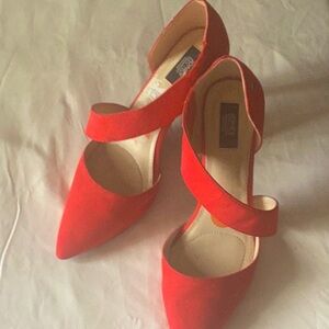 Gently used spicy Red pumps 3 inch heel